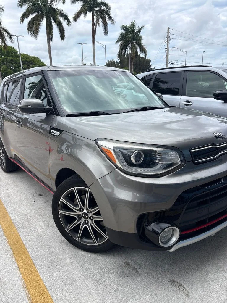 Used 2018 Titanium Gray Kia Exclaim image 1