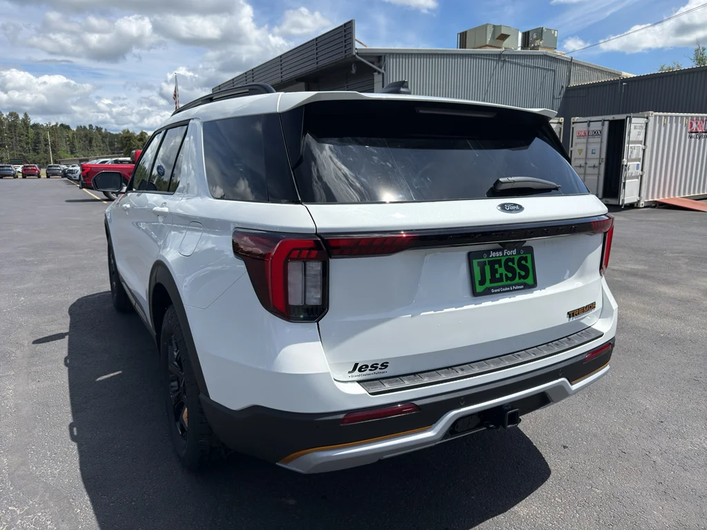 New 2026 Star White Metallic Tri-Coat Ford Tremor® image 11