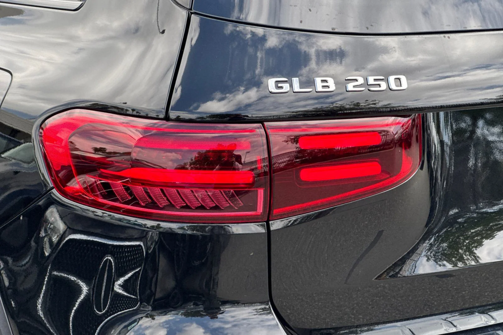 New 2026 Black Mercedes-Benz GLB 250 image 24