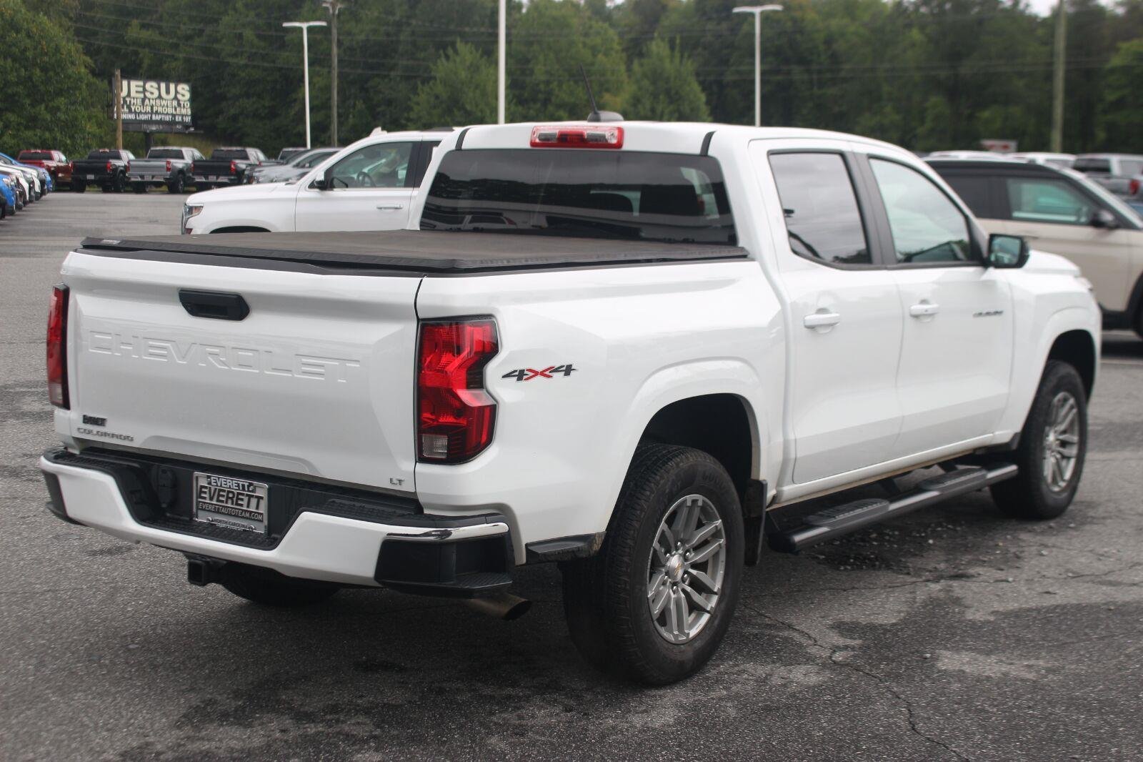 Used 2024 Summit White Chevrolet LT image 7