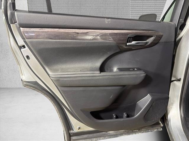 Certified Used 2020 CELESTIAL SILVER METALLIC Toyota  image 24