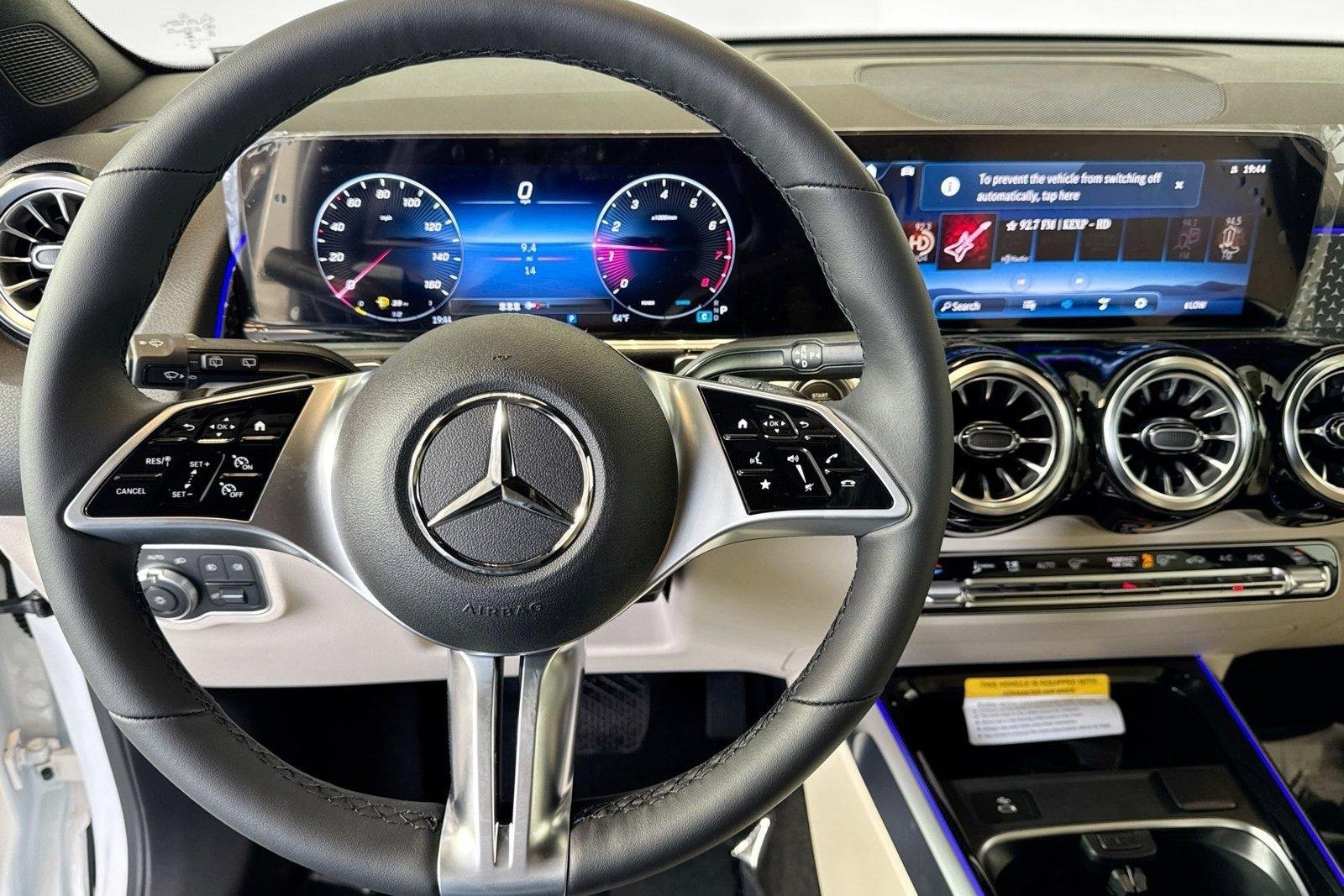 New 2026 Polar White Mercedes-Benz GLB 250 image 11