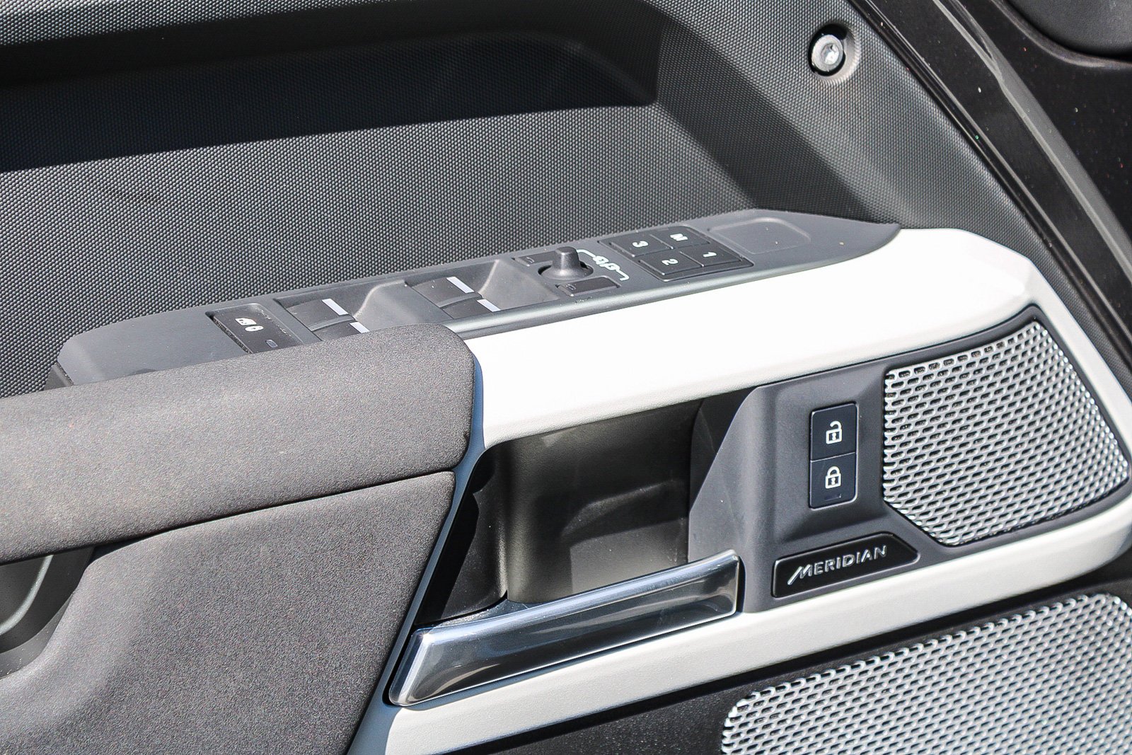 Used 2023 Eiger Gray Metallic Land Rover S image 22