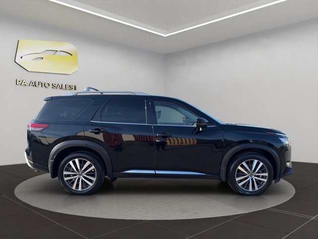 Used 2022 Super Black Nissan Platinum image 8