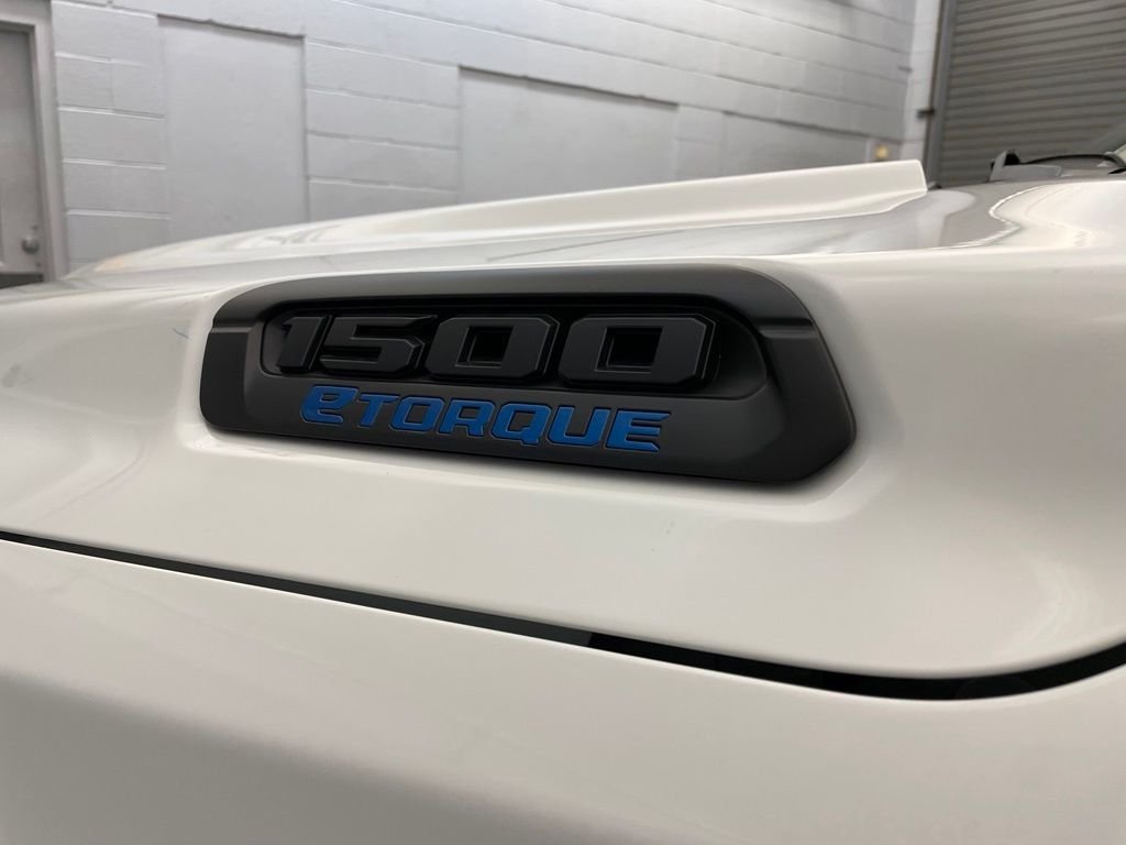 New 2026 Bright White Clear-Coat Exterior Paint RAM Tradesman image 10
