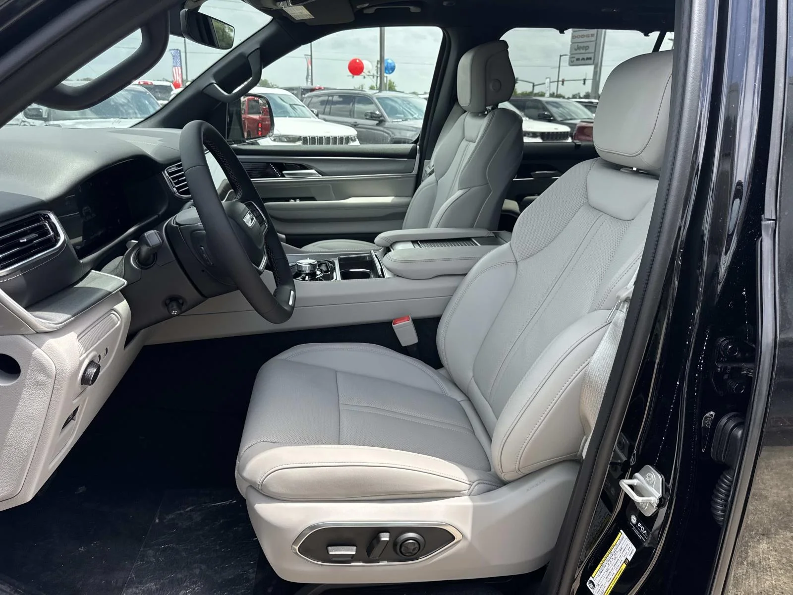 New 2026 High Gloss Black Exterior Paint Jeep Limited Reserve image 9