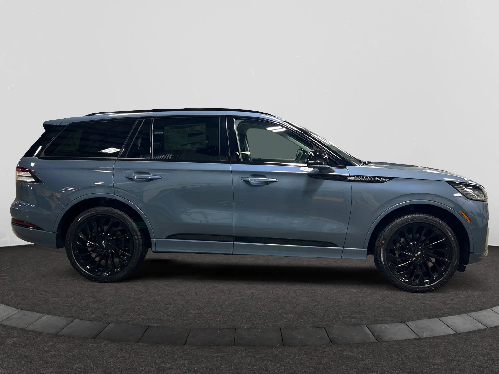 New 2026 Whisper Blue Metallic Clearcoat Lincoln Reserve image 6