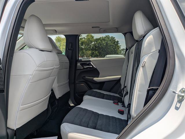 Used 2025 White Diamond Mitsubishi SE image 26