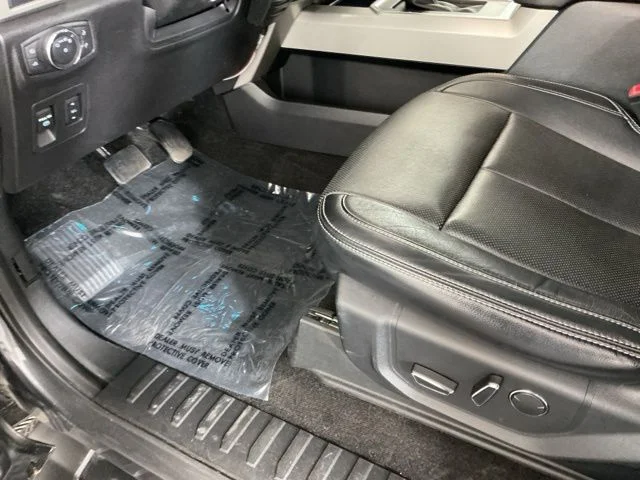 Used 2018 Magnetic Ford Lariat image 15