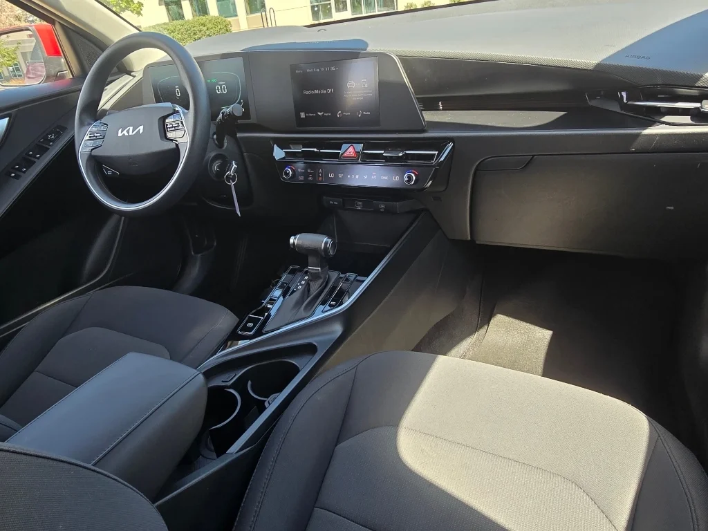 Used 2025 Runway Red Kia LX image 28