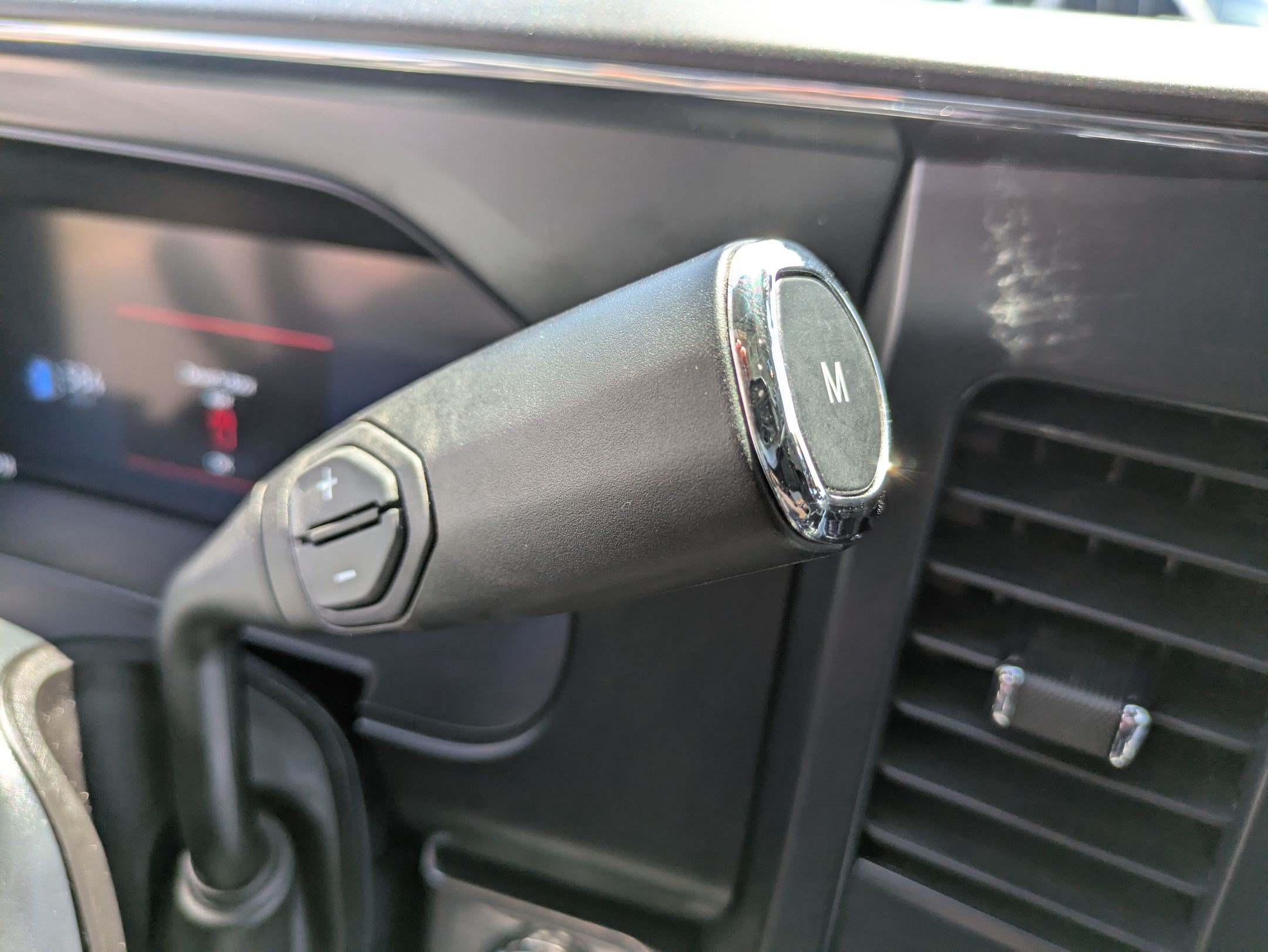 Certified Used 2025 Black Metallic Ford LARIAT image 25