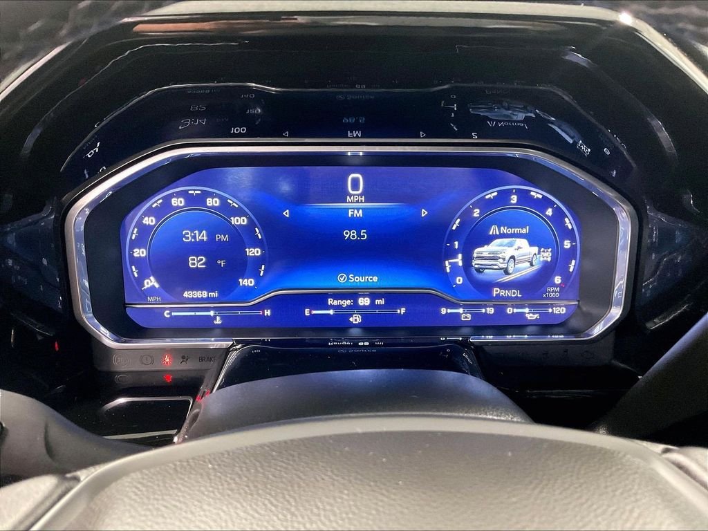 Used 2022 White Chevrolet RST image 24