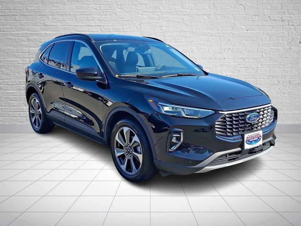 Certified Used 2023 Black Metallic Ford Platinum image 4