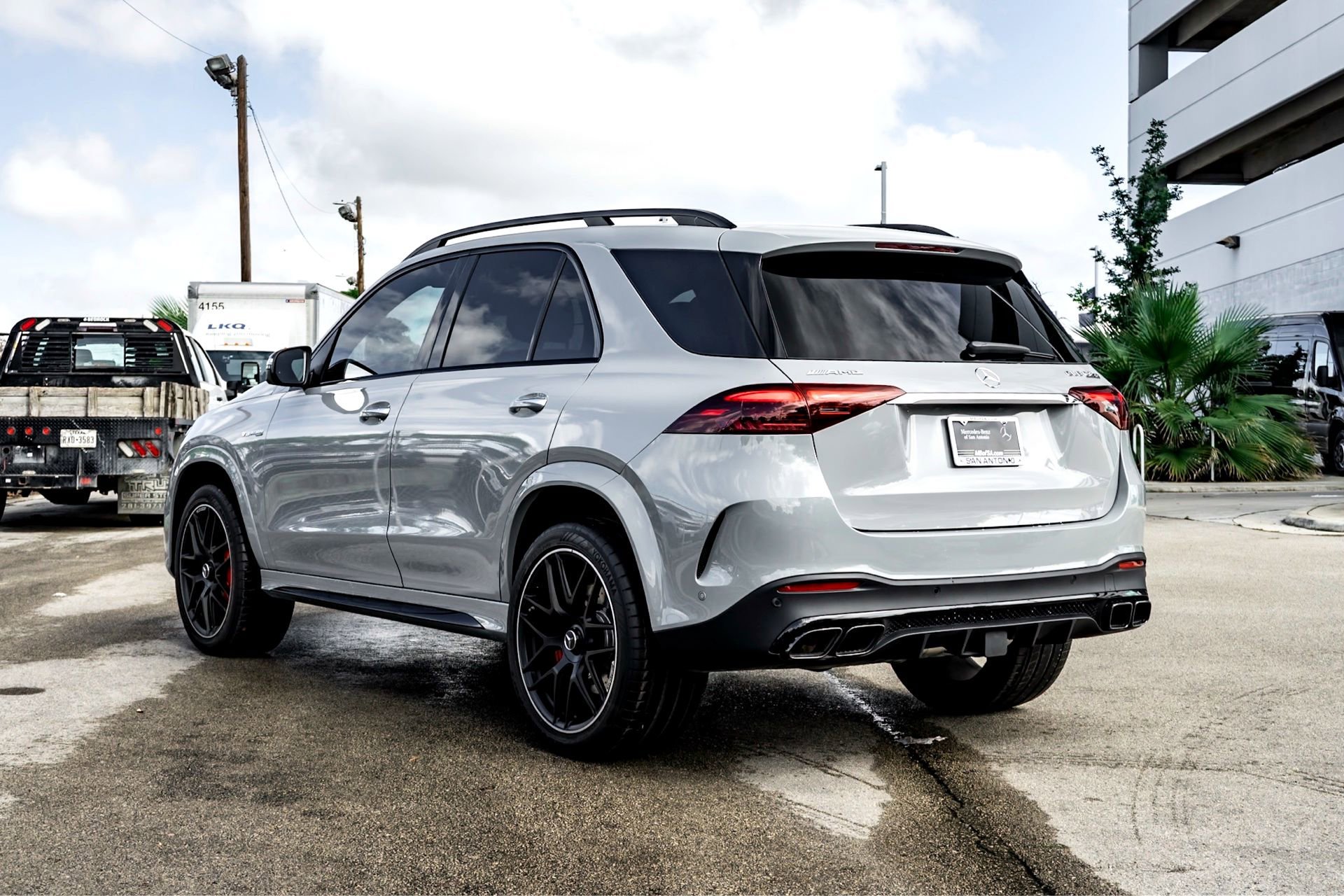 New 2025 MANUFAKTUR Alpine Grey Mercedes-Benz AMG® GLE 63 S 4MATIC+ SUV image 5