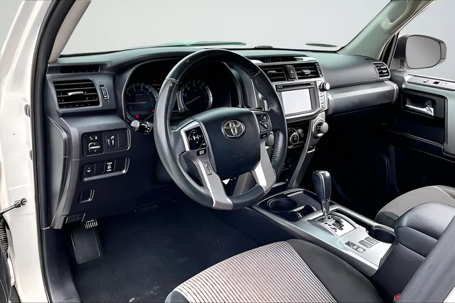 Used 2016 White Toyota SR5 image 14
