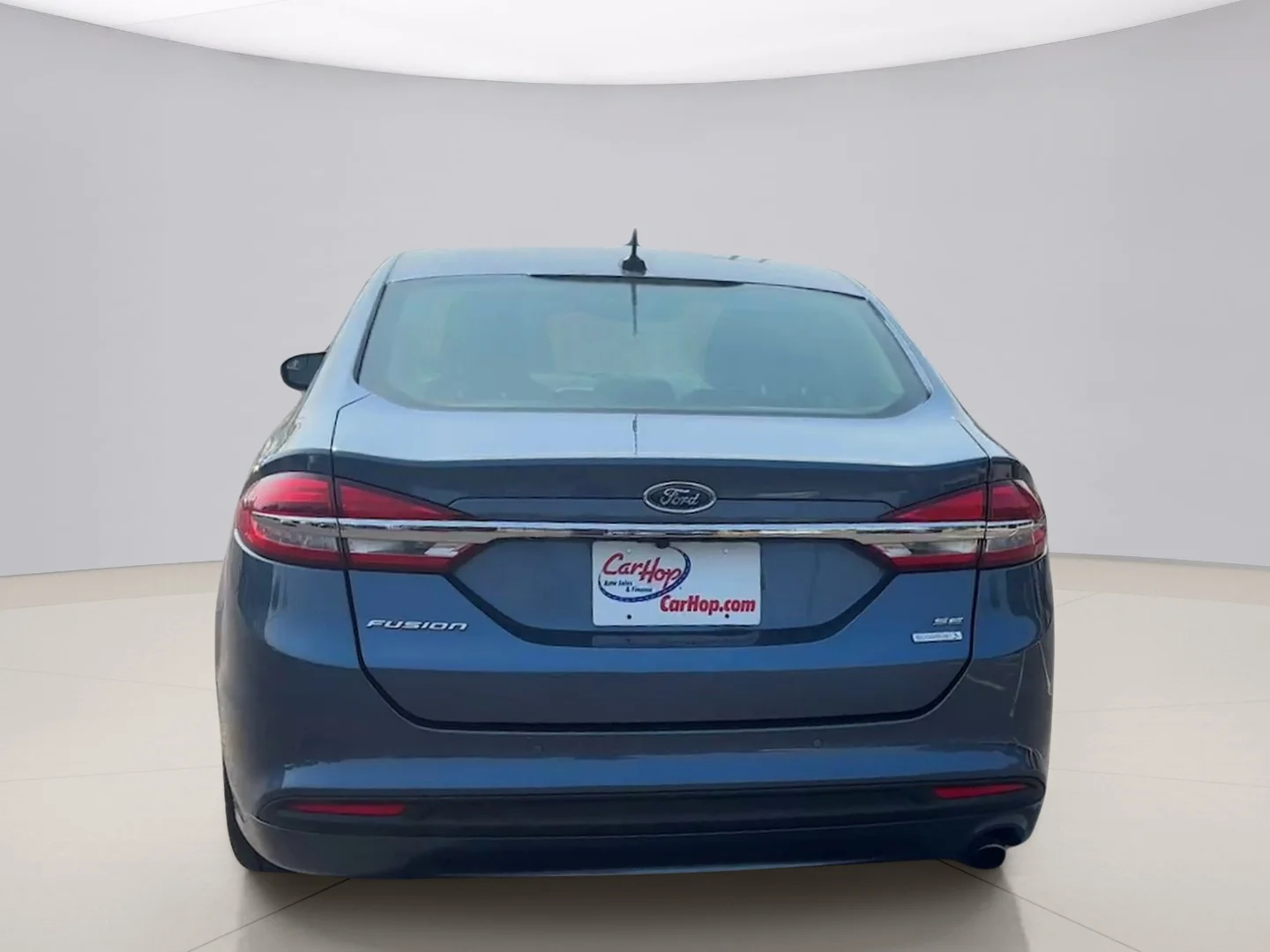 Used 2018 Blue Ford SE image 4