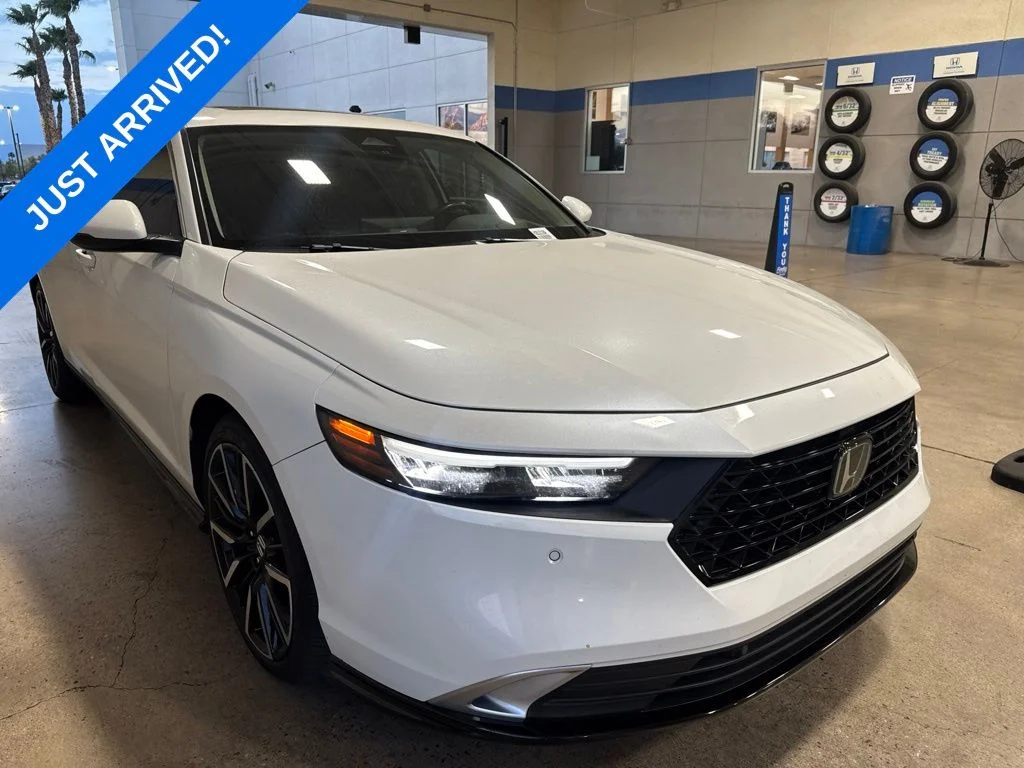 Certified Used 2024 Platinum White Pearl Honda Touring image 2