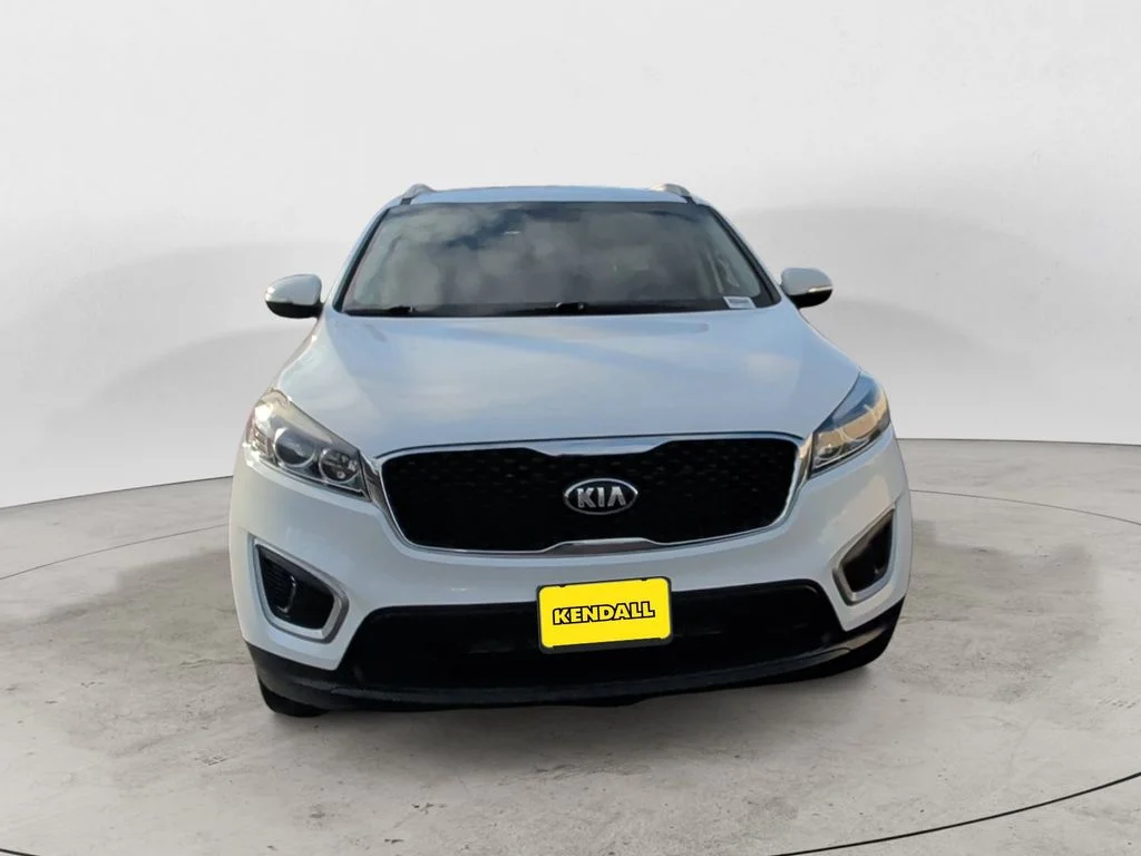 Used 2018 White Kia LX image 2