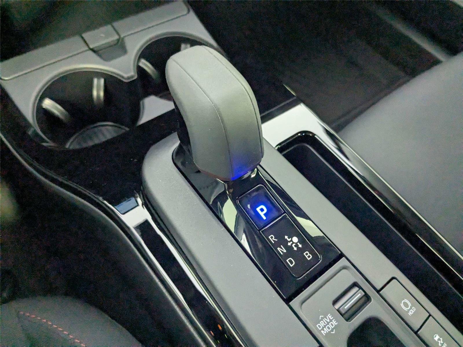 2026 Toyota Prius Plug-in Hybrid SE - Photo 19