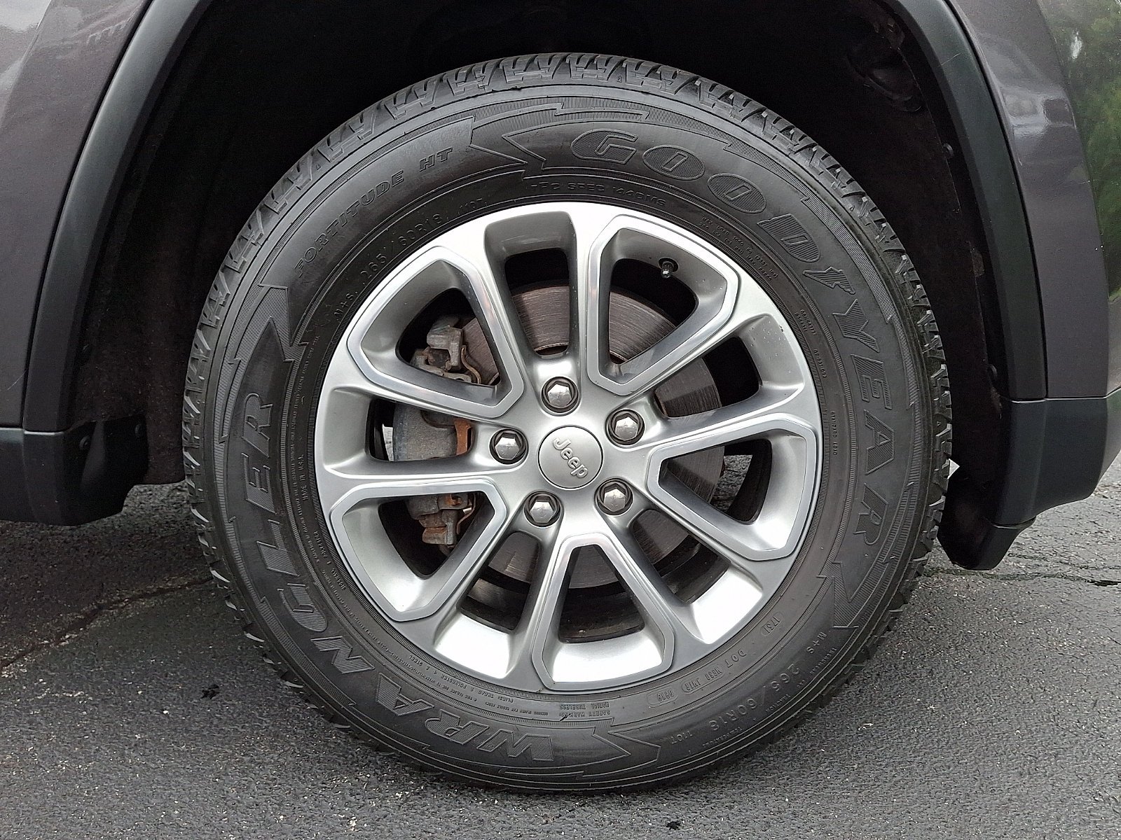 Used 2015 Granite Crystal Metallic Clearcoat Jeep Limited image 8