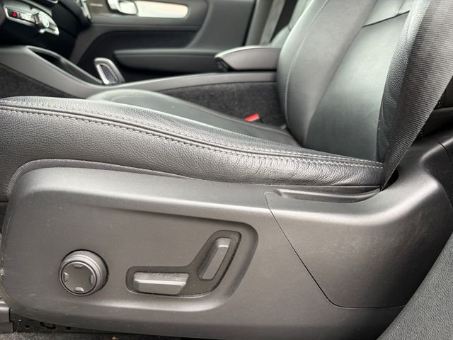 Used 2020 Black Volvo Momentum image 27