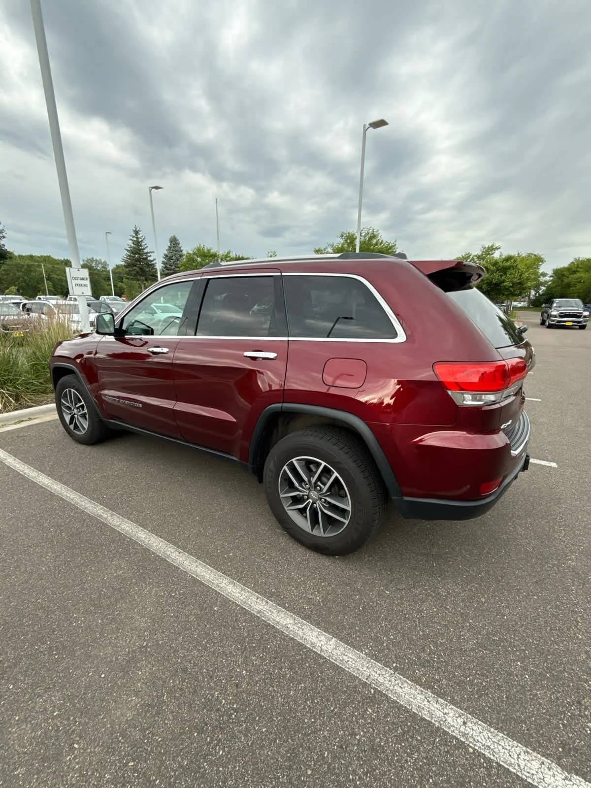 Used 2018 Velvet Red Pearlcoat Jeep Limited image 3