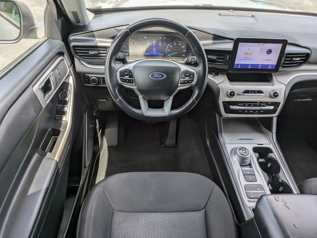 Used 2023 Silver Ford XLT image 18