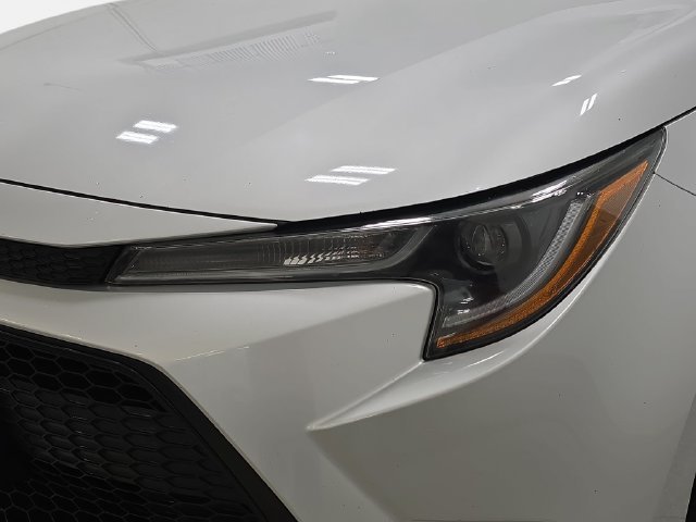 Used 2020 Silver Toyota LE image 28