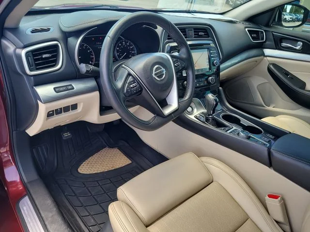 Used 2017 Red Nissan 3.5 SV image 18