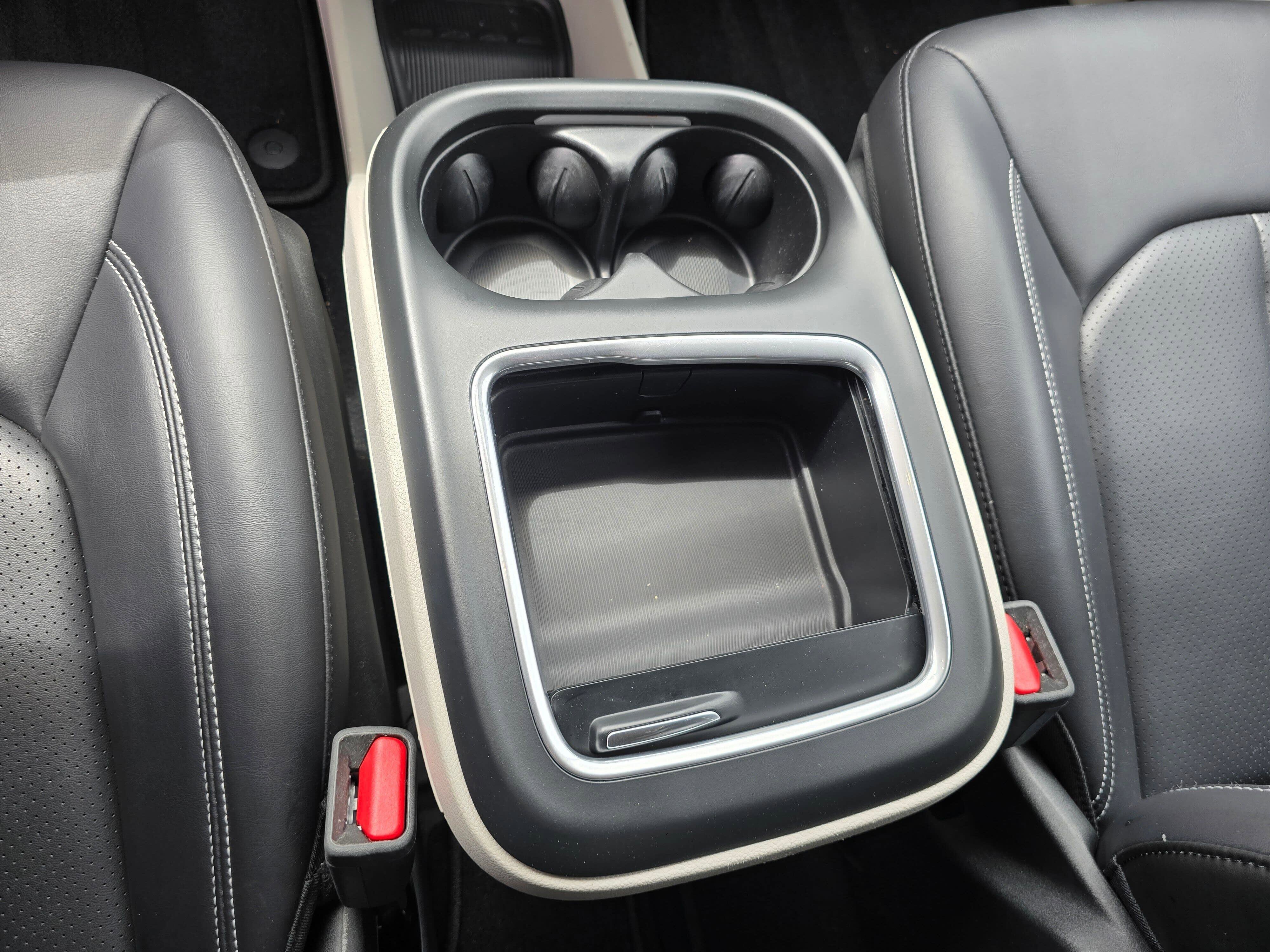 Used 2023 Brilliant Black Crystal Pearlcoat Chrysler Touring L image 26