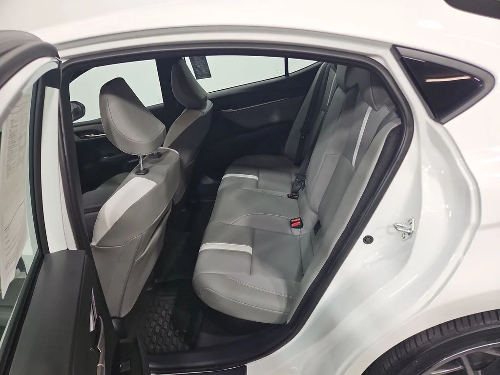 Used 2025  Toyota  image 23