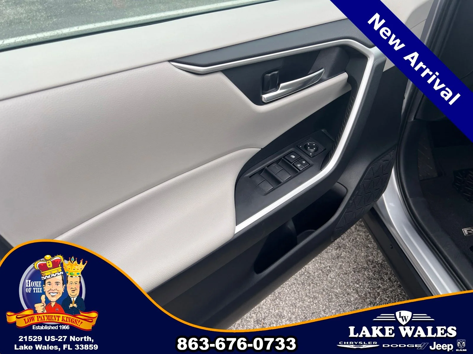 Used 2021 Silver Toyota XLE image 8