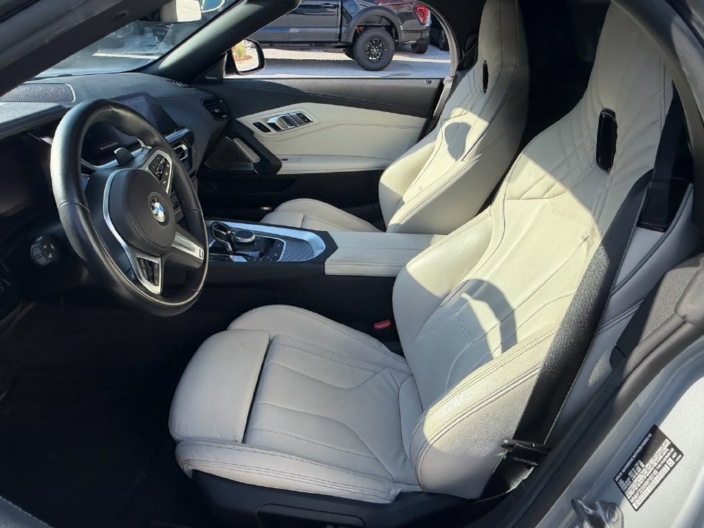 Used 2022 Silver BMW sDrive30i image 10