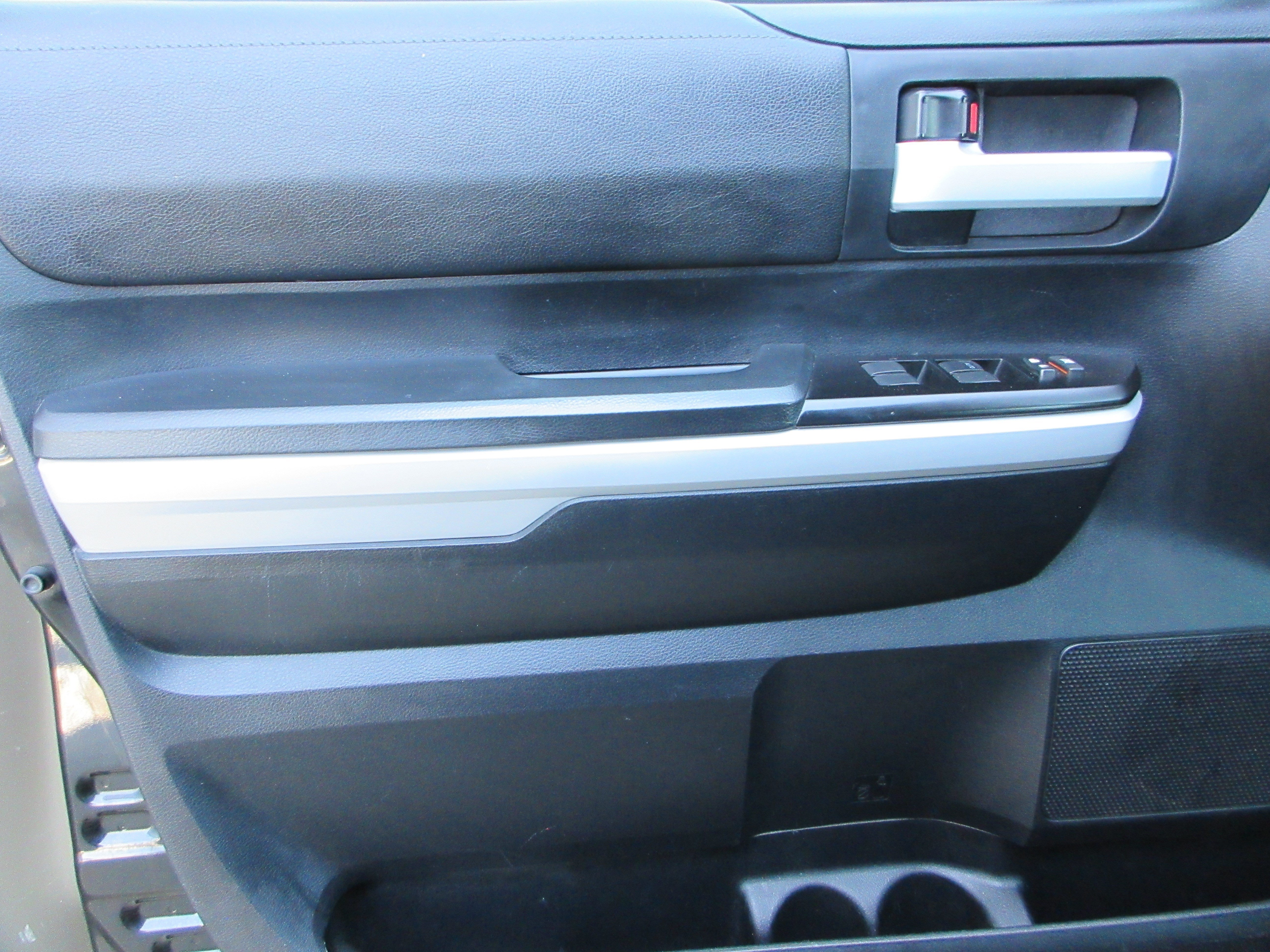 Used 2019 Midnight Black Metallic Toyota SR5 image 25