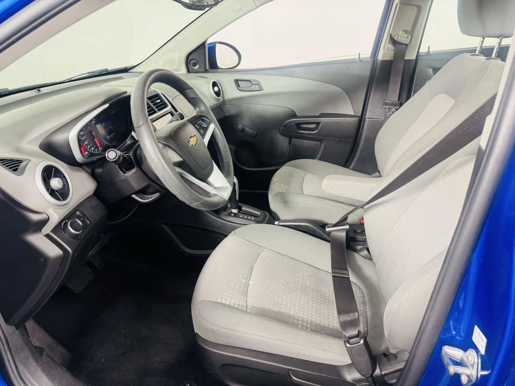Used 2018 Blue Chevrolet LS image 5