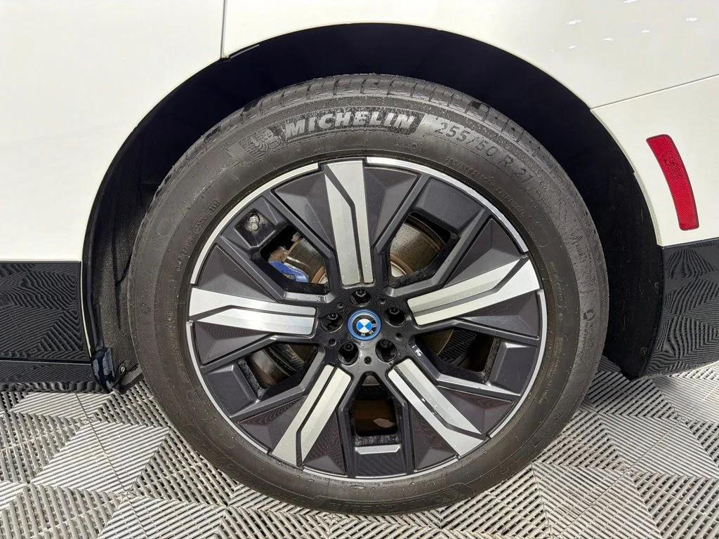Used 2024 White BMW M60 image 9
