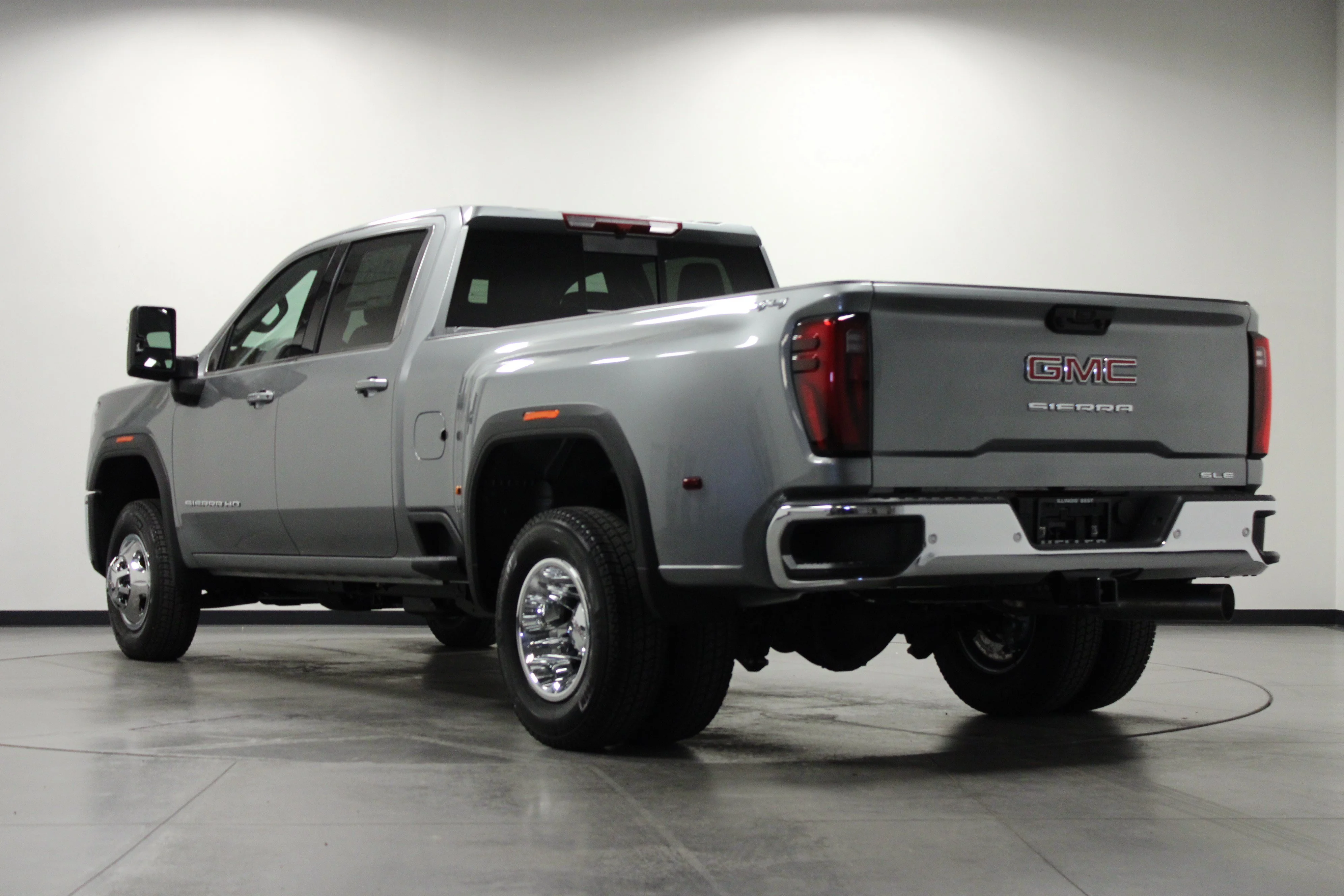 New 2026 Sterling Metallic GMC SLE DRW image 6