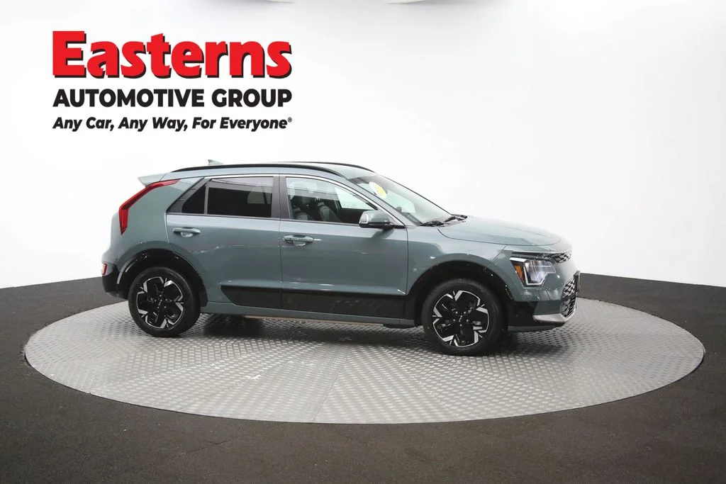 Used 2023 Green Kia Wind image 47