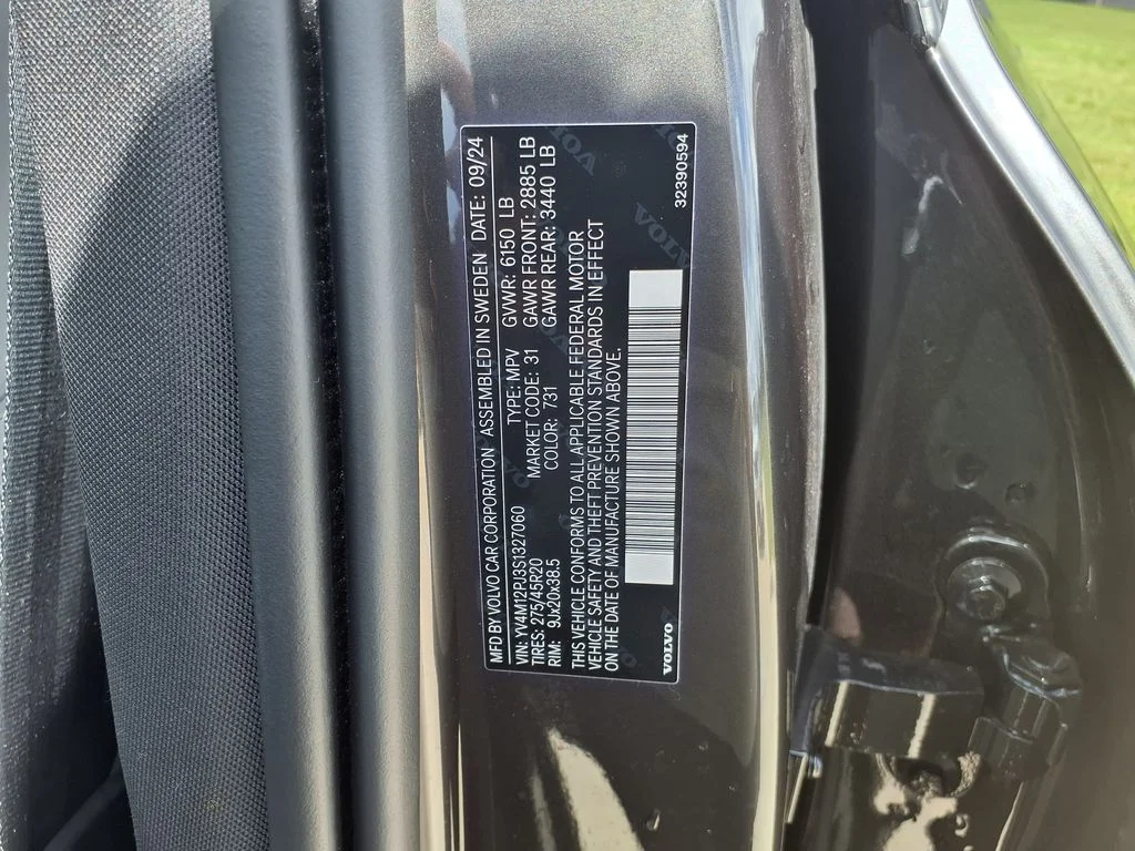 Certified Used 2025 Gray Volvo B5 Core image 39