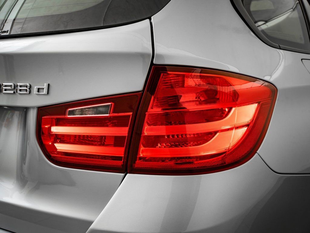 Used 2014 Glacier Silver Metallic BMW 328d xDrive image 17