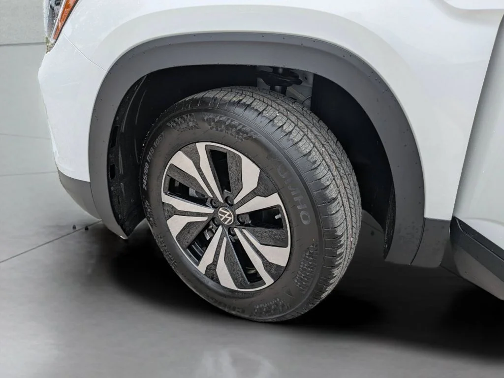 New 2026 White/off-white Volkswagen 2.0T SE image 31