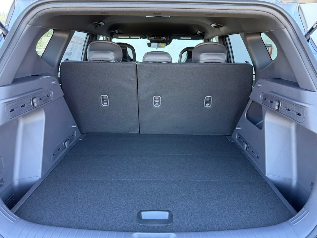 New 2027 Pale Gray Kia X-Line S image 11