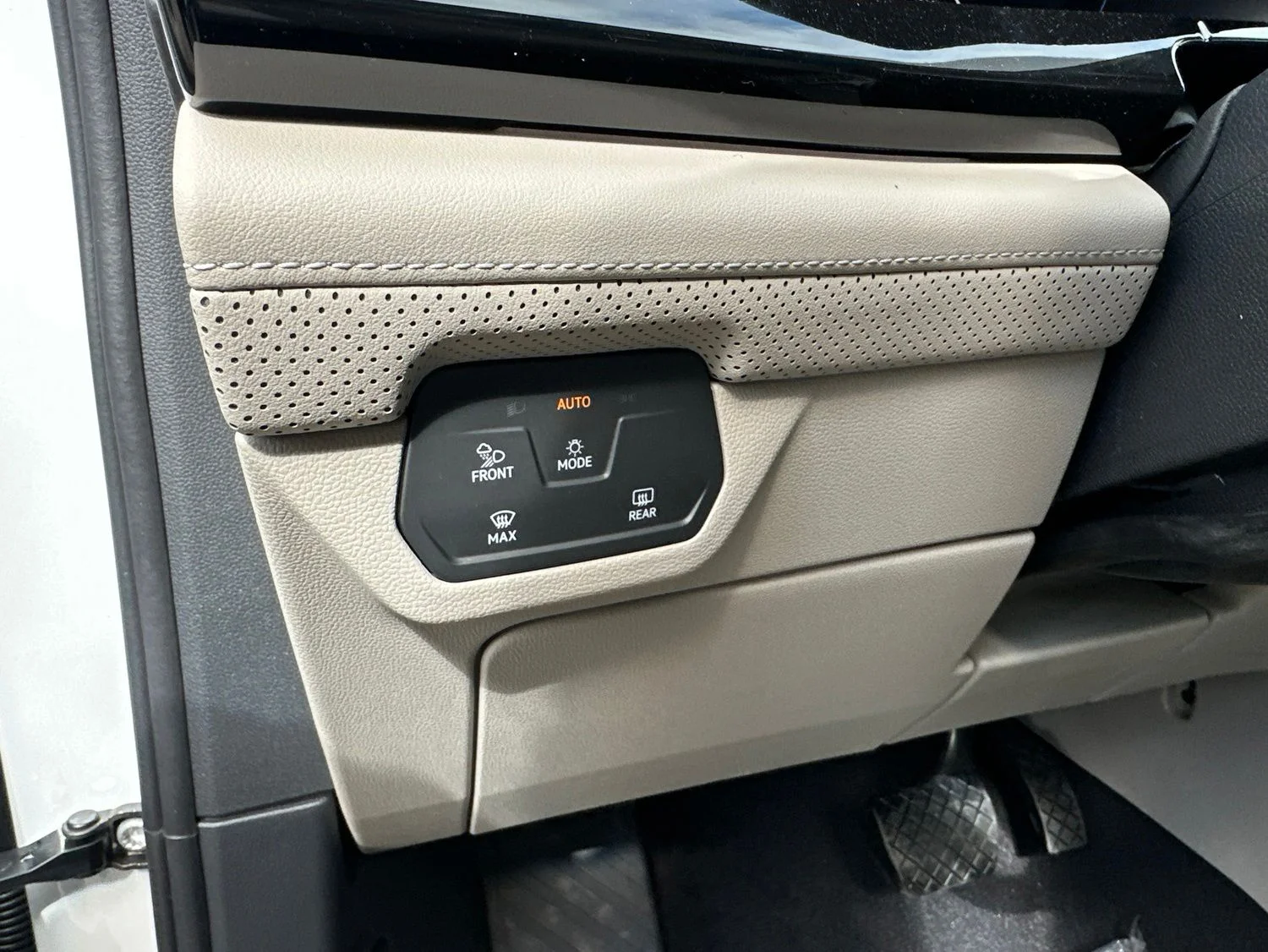 New 2026 White/off-white Volkswagen 2.0T SEL image 15