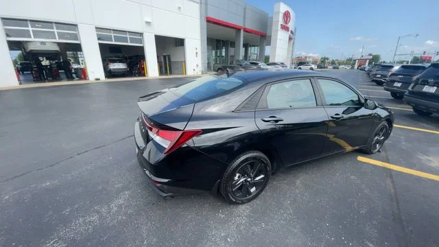 Used 2023 Hyundai Elantra SEL with VIN 5NPLM4AG5PH088626 for sale in Romeoville, IL