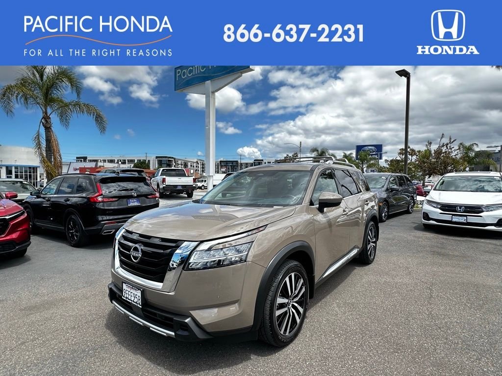 2023 Nissan Pathfinder Platinum FWD
