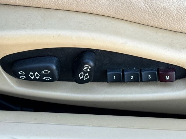 Used 2006  BMW 325Ci image 21