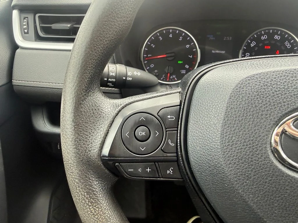 Used 2019 White Toyota XLE image 17