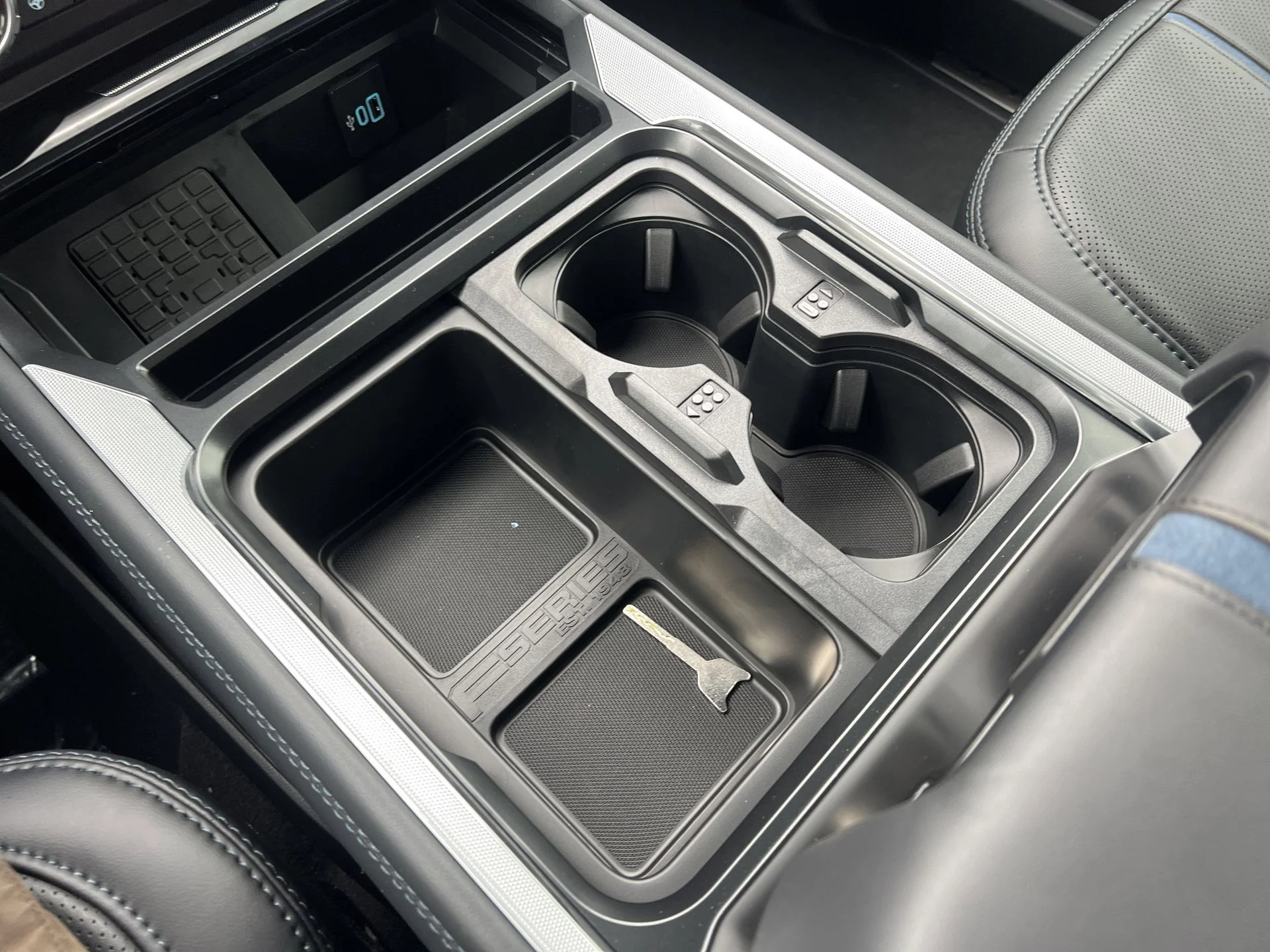 2026 Ford F-350 Super Duty Platinum - Photo 13