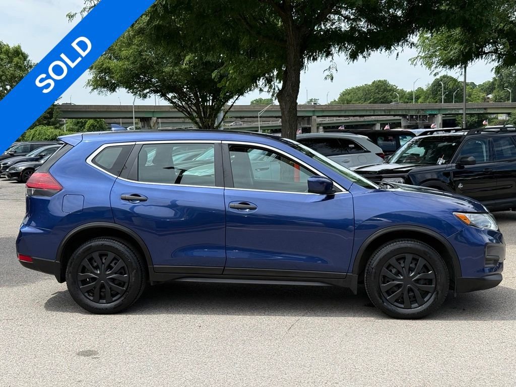 Used 2018 Caspian Blue Nissan S image 11