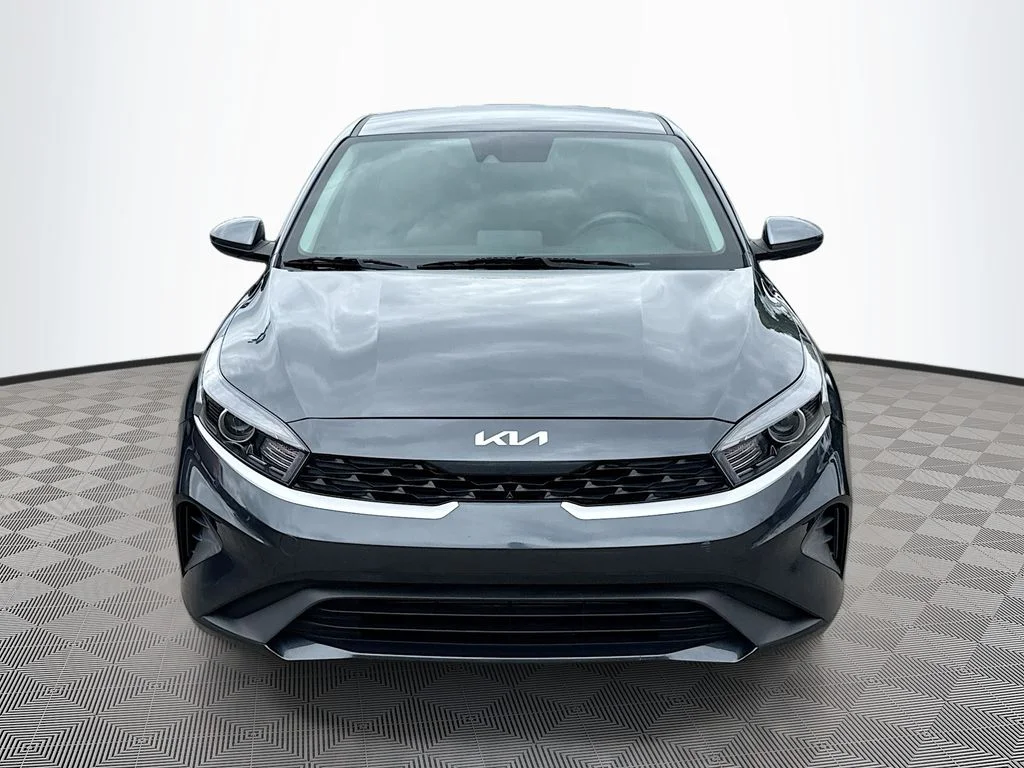 Used 2023 Gray Kia LXS image 2